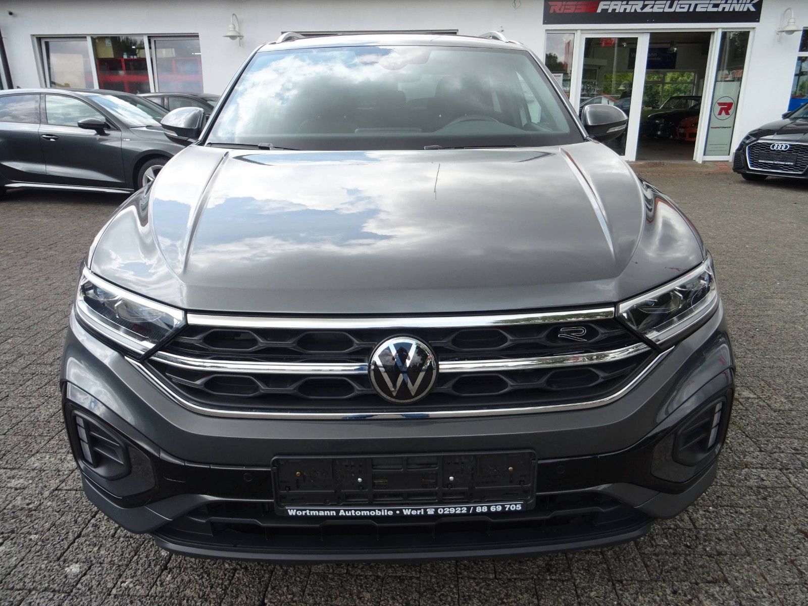 Volkswagen T-Roc R-Line - Samsaru's Car Outlet