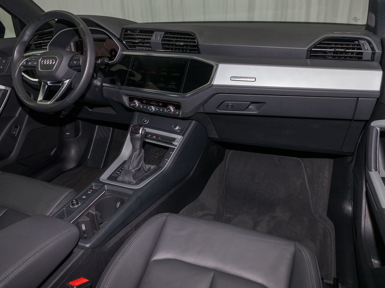 Audi Q3 40 TDI Q ADVANCED - Samsaru's Car Outlet
