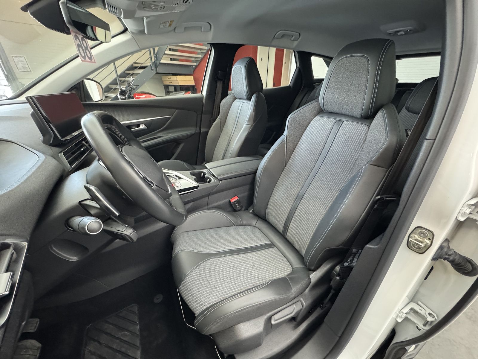 Peugeot 3008 1.6 225 Allure 1.Hand Plug-In Hybrid AHK