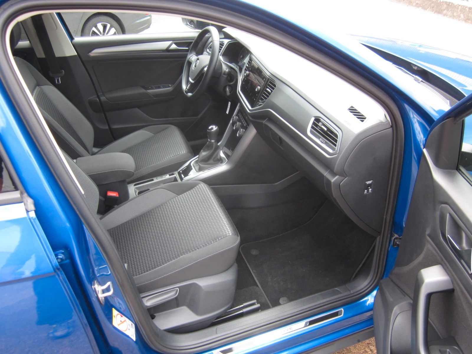 Volkswagen T-Roc Active - Samsaru's Car Outlet