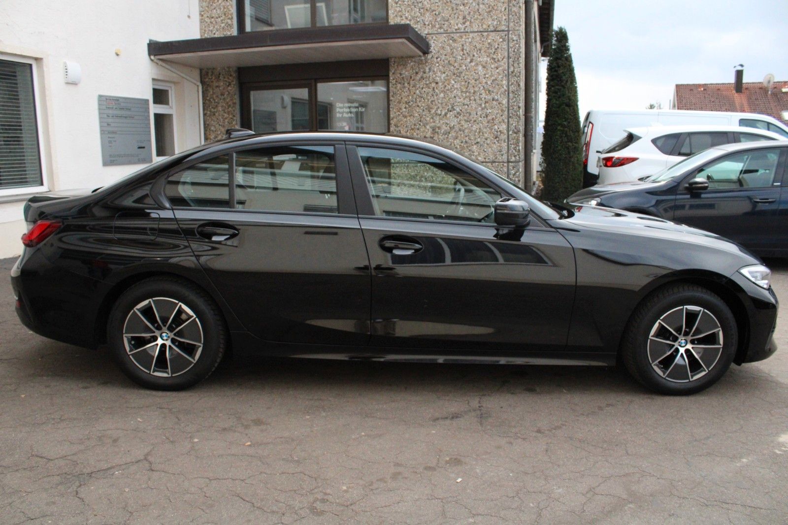 BMW 320i Lim. Advantage - Samsaru's Car Outlet