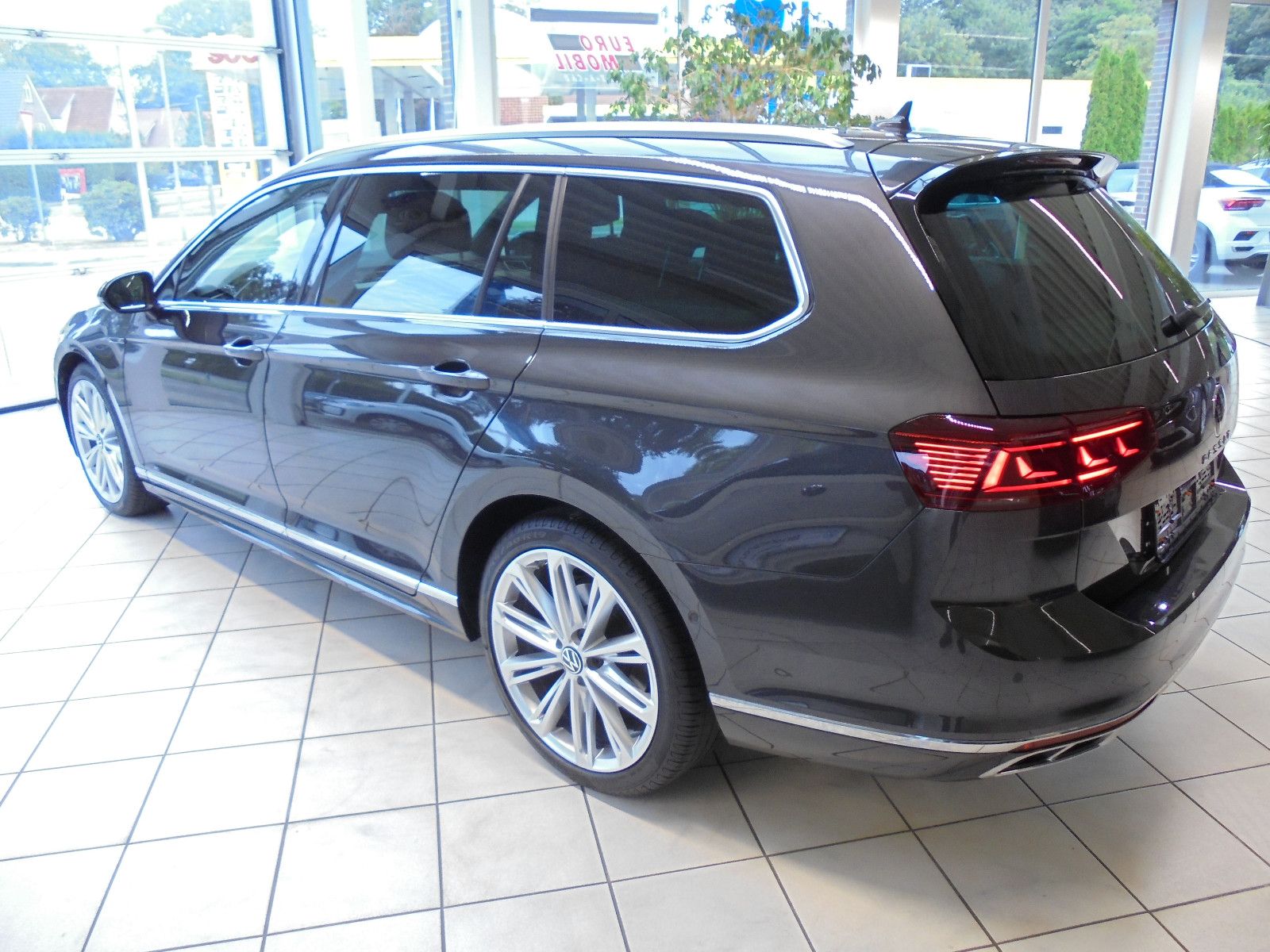 Volkswagen Passat Var Elegance/DSG/RLineEx/Pano/NaviPro/AHK