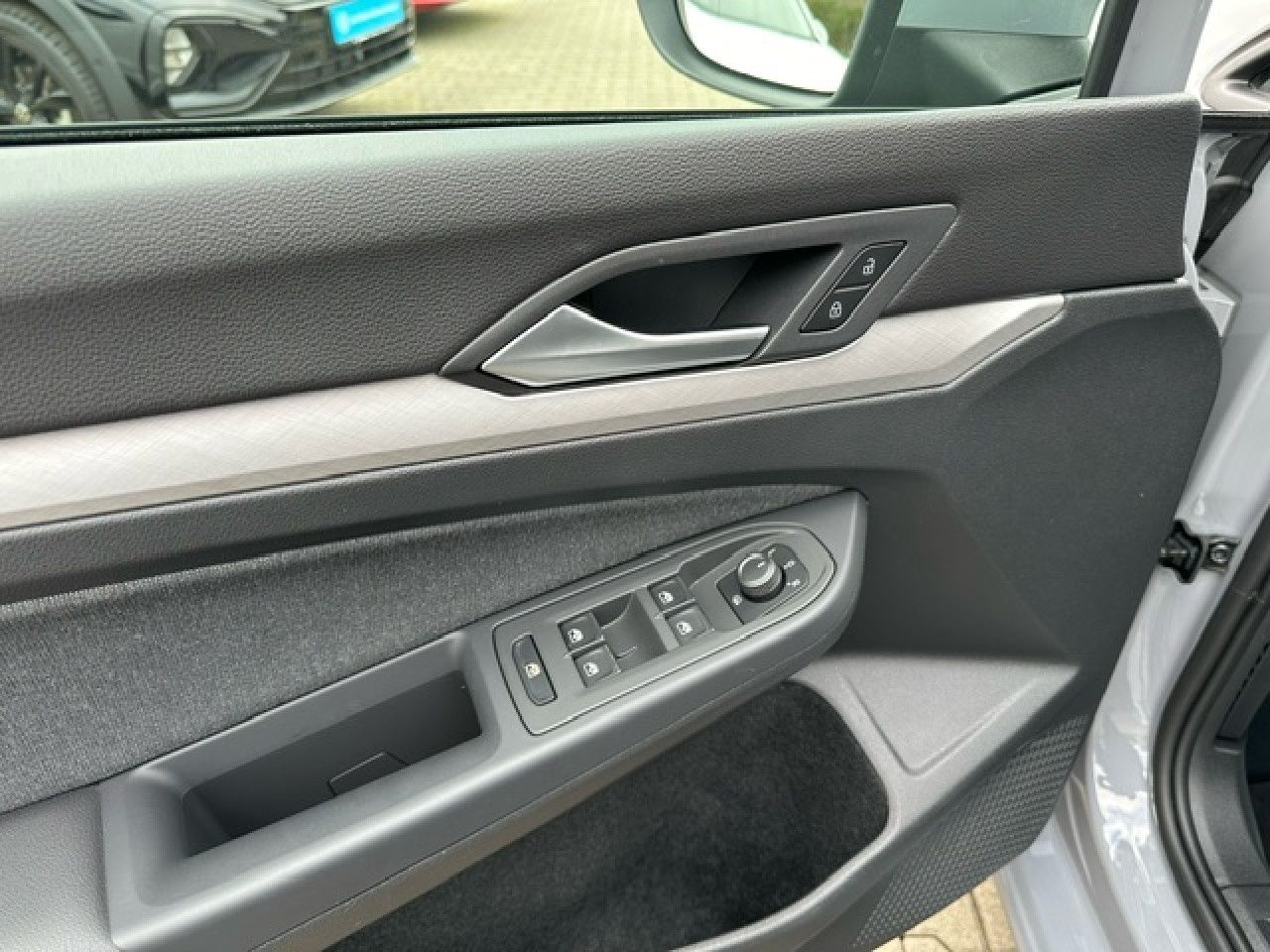 Volkswagen Golf VIII Variant Life 1.5 TSI - Samsaru's Car Outlet