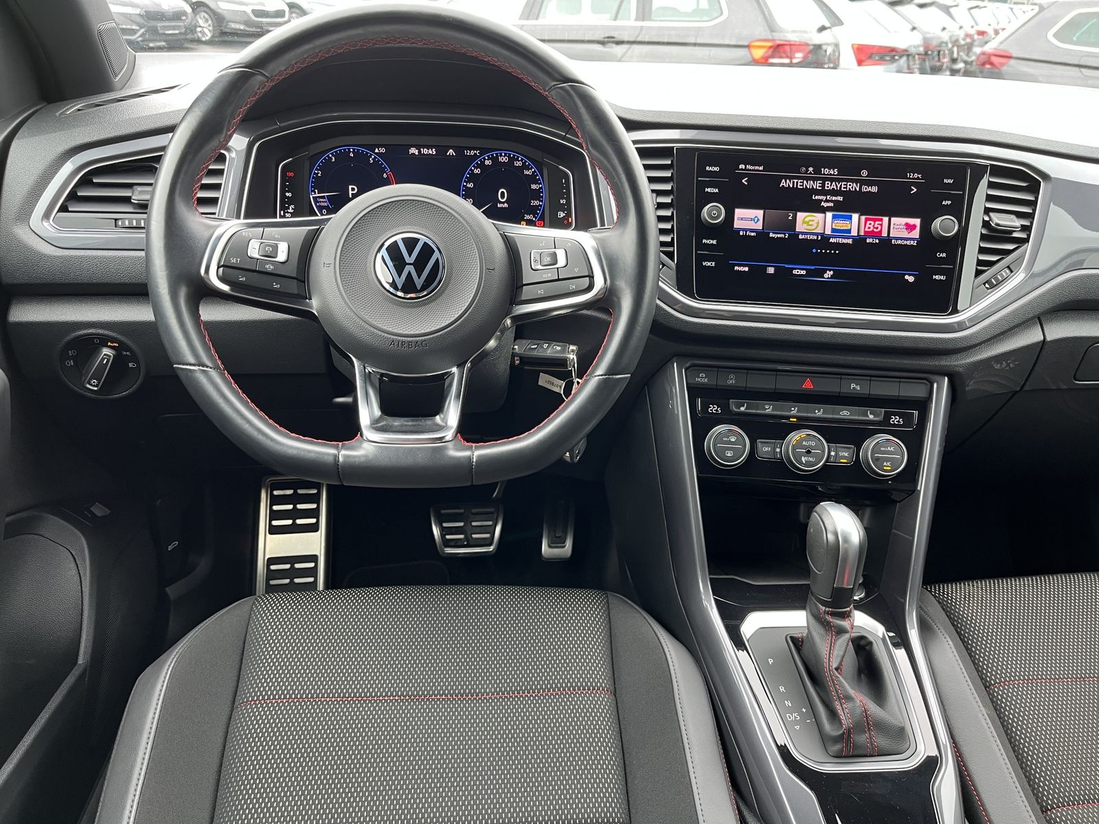 Volkswagen T-Roc 1.5 TSI DSG Sport - Samsaru's Car Outlet