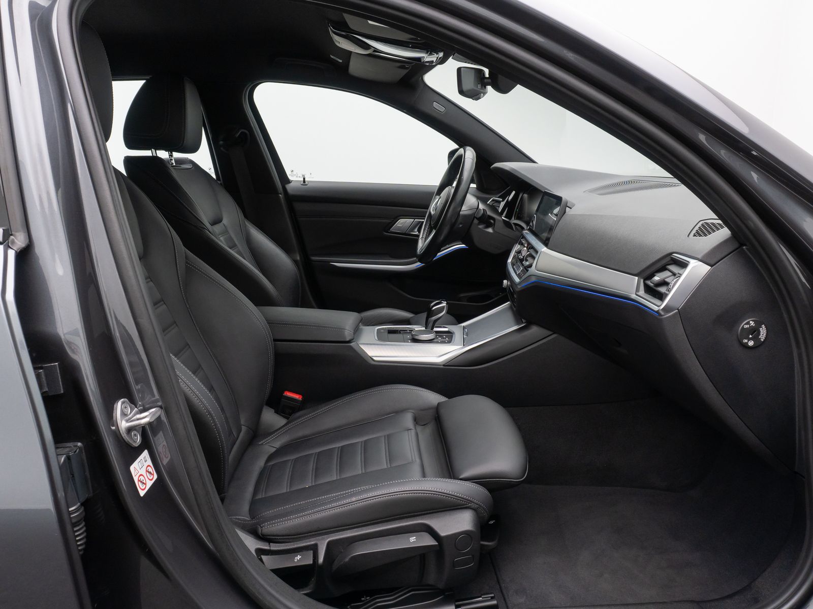 BMW 320i Sport Line - Samsaru's Car Outlet