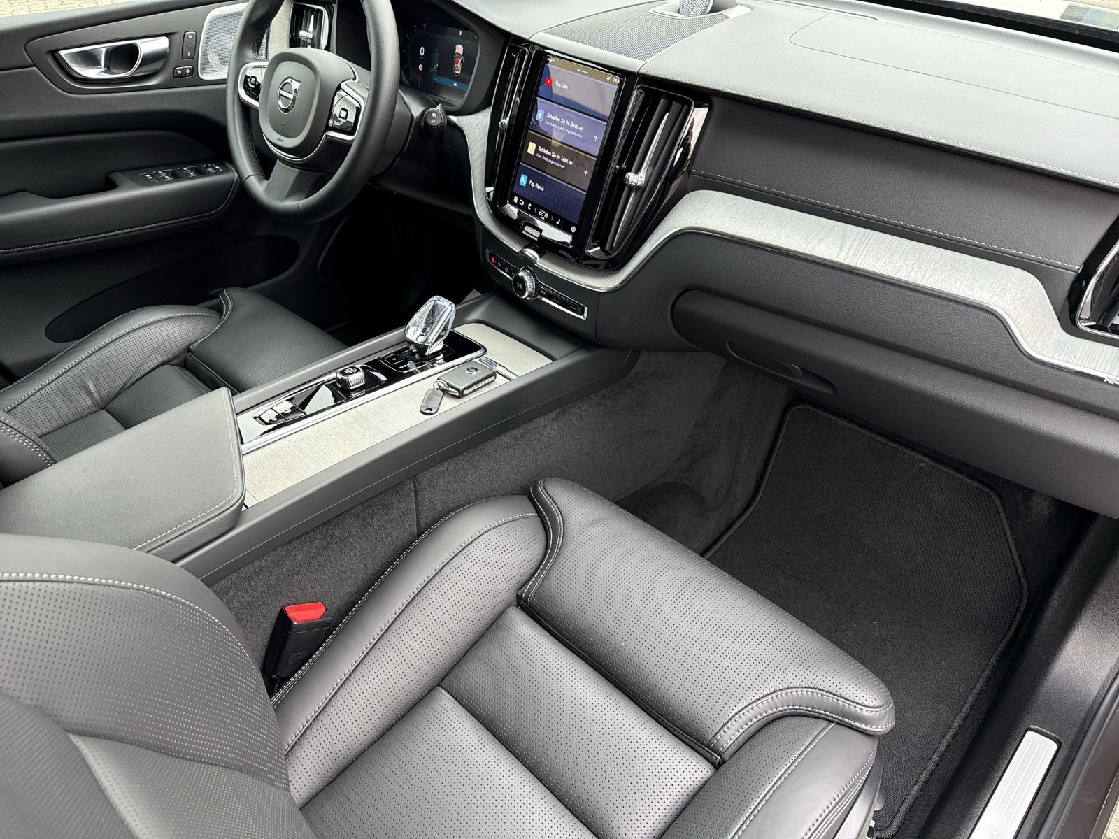 Volvo XC60 B5 Ultra Dark AWD !!! VOLLAUSSTATTUNG !!!