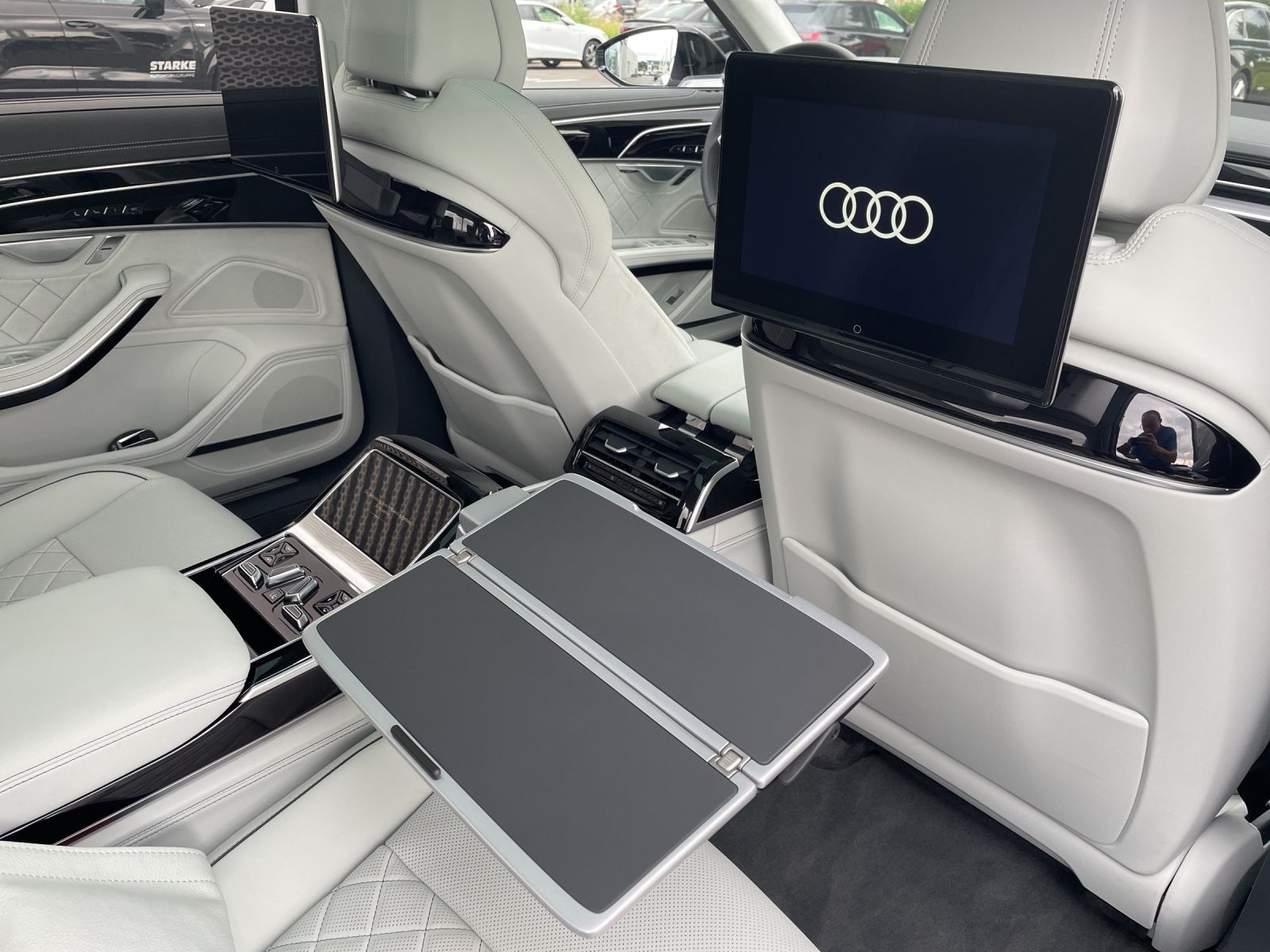 Audi A8 60 TFSI Lang tiptronic quattro - Samsaru's Car Outlet