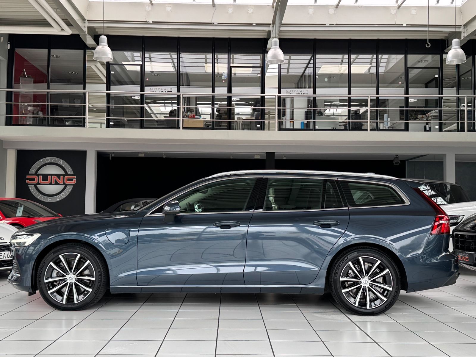 Volvo V60 Kombi Core Recharge Plug-In Hybrid AWD