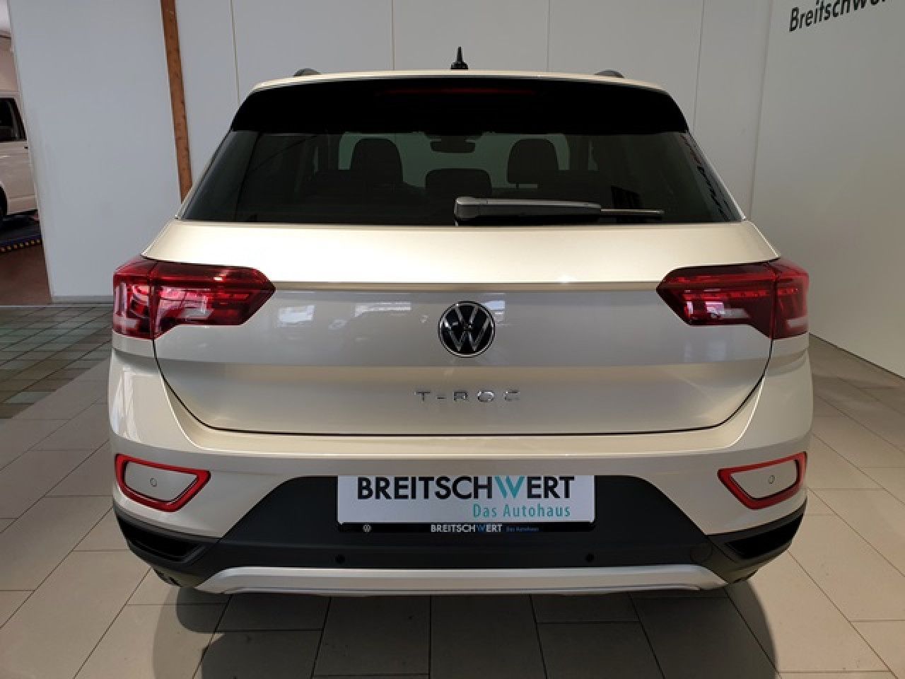 Volkswagen T-Roc 1.5 TSI Move DSG - Samsaru's Car Outlet