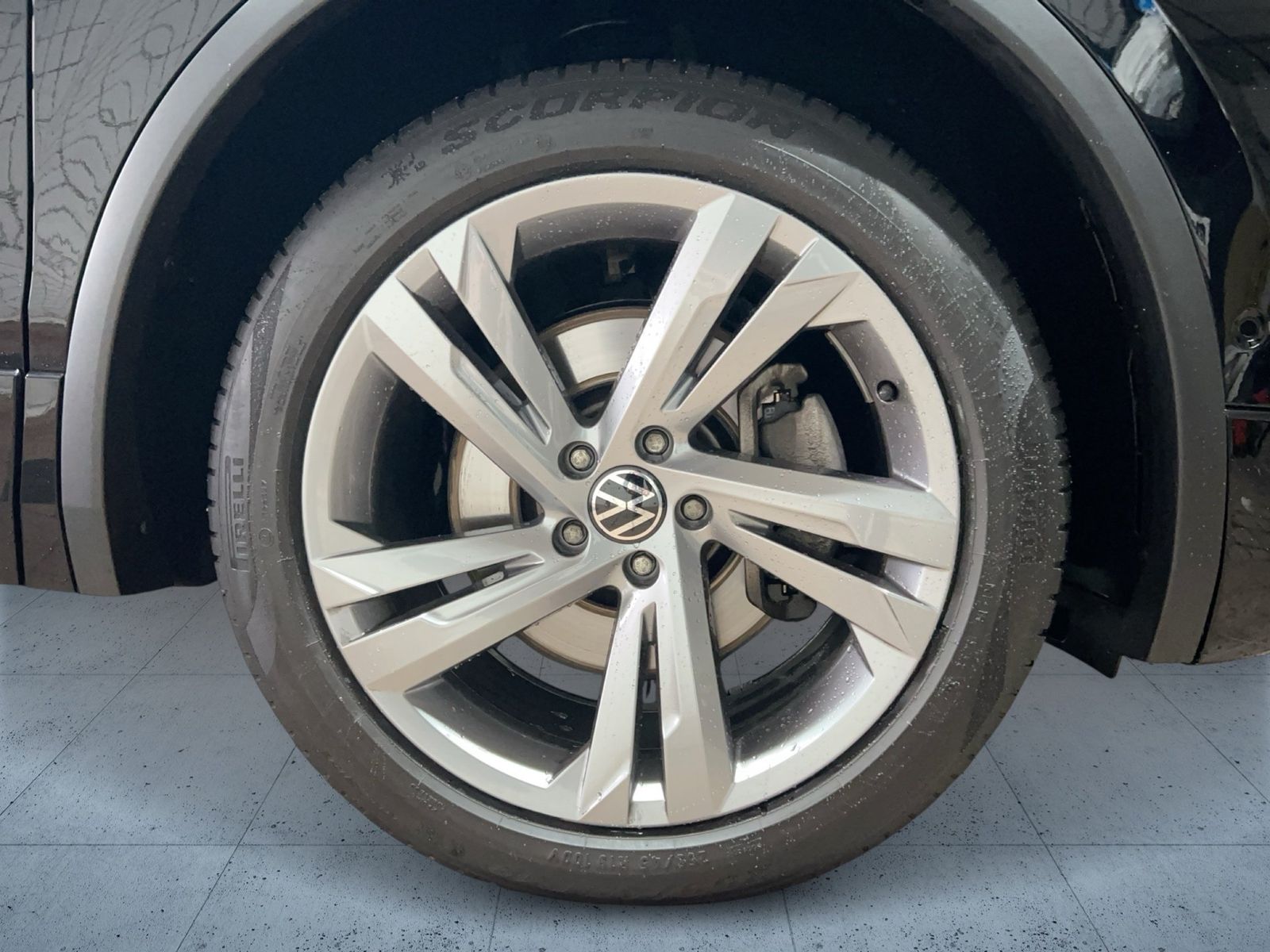 Volkswagen Tiguan 2.0 TDI DSG 4Motion R-Line /AHK /PANO