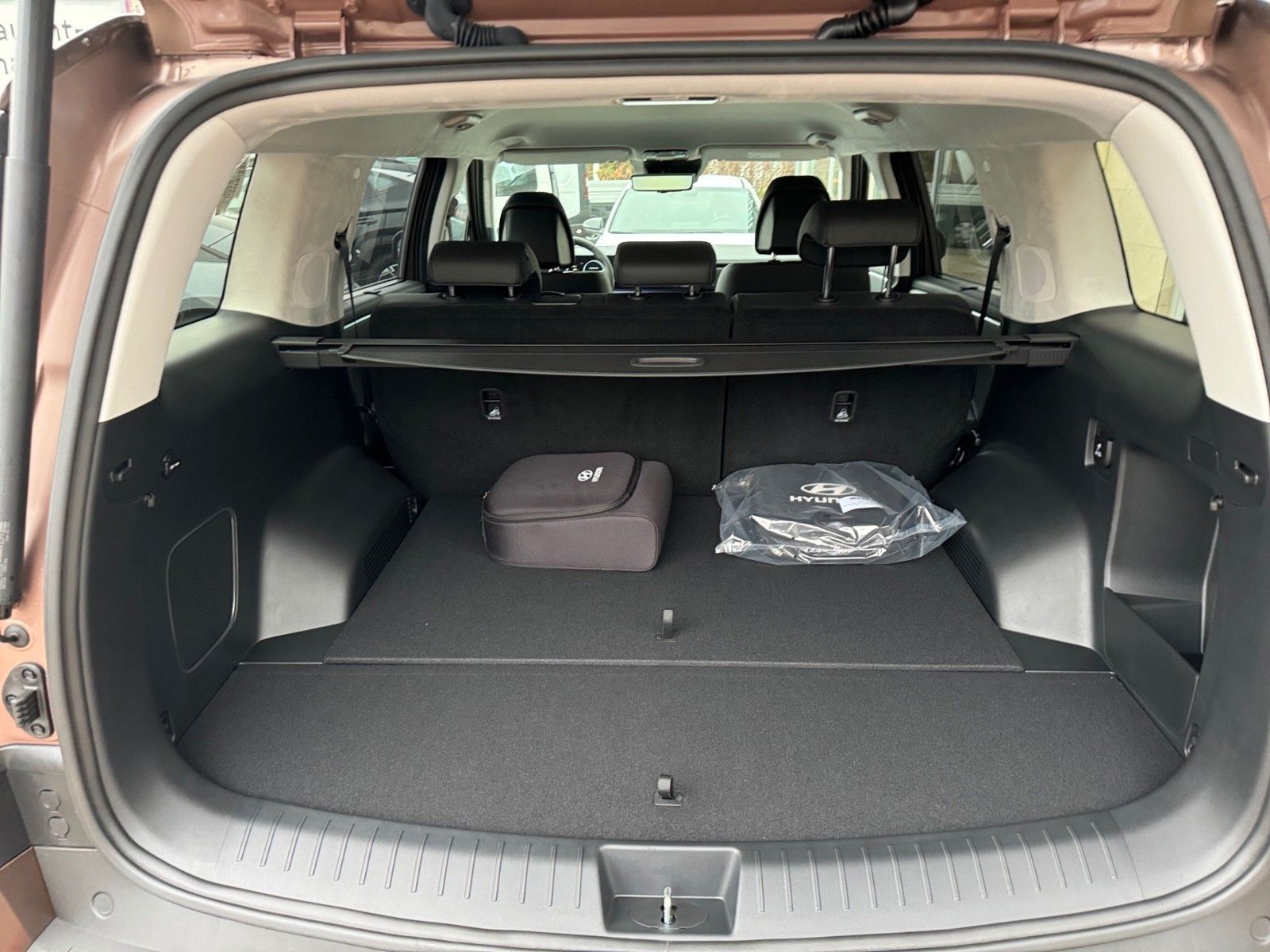 Hyundai Santa Fe 1.6 T-GDI PHEV 4WD Signature - Samsaru's Car Outlet