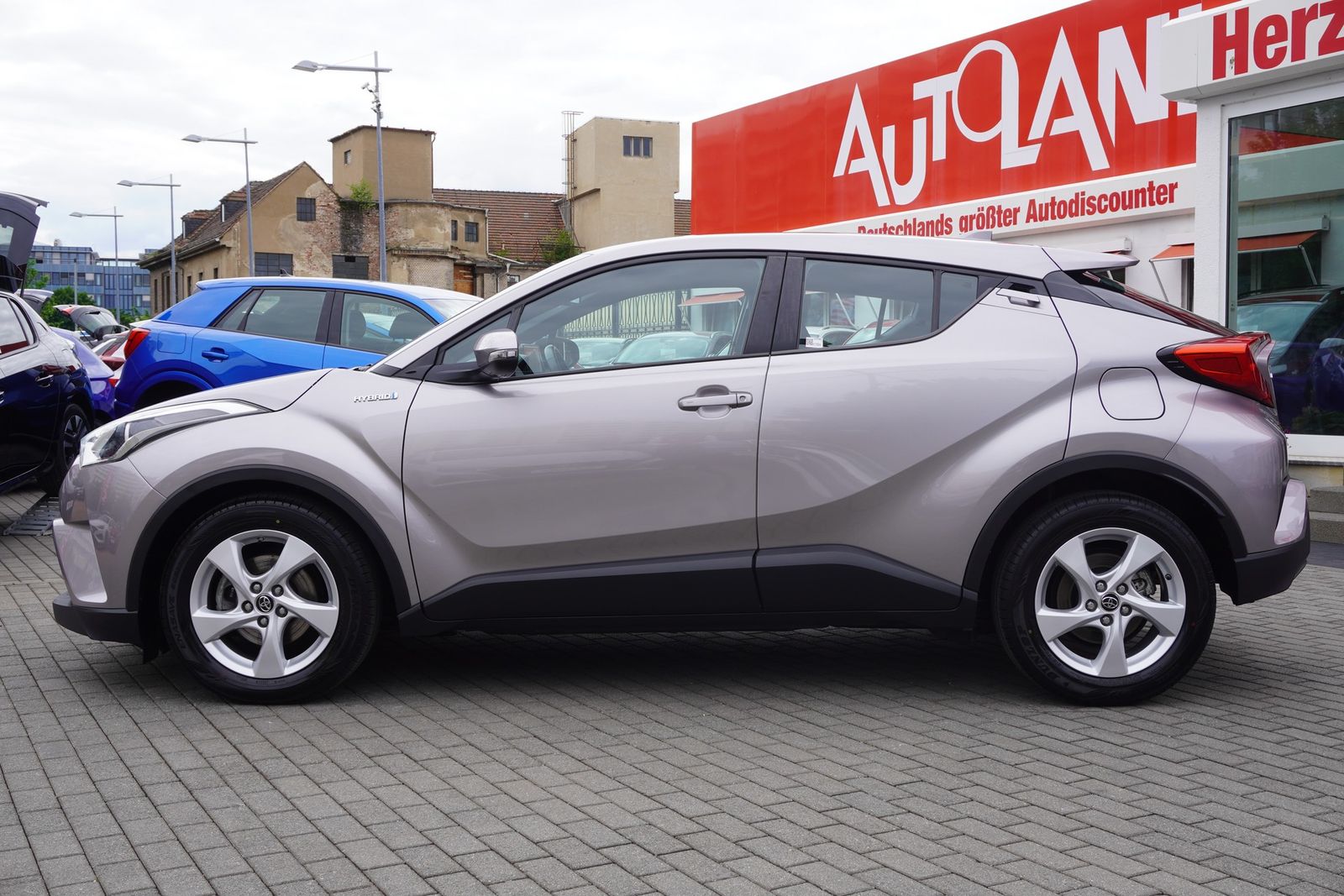 Toyota C-HR 1.8 Hybrid Flow - Samsaru's Car Outlet