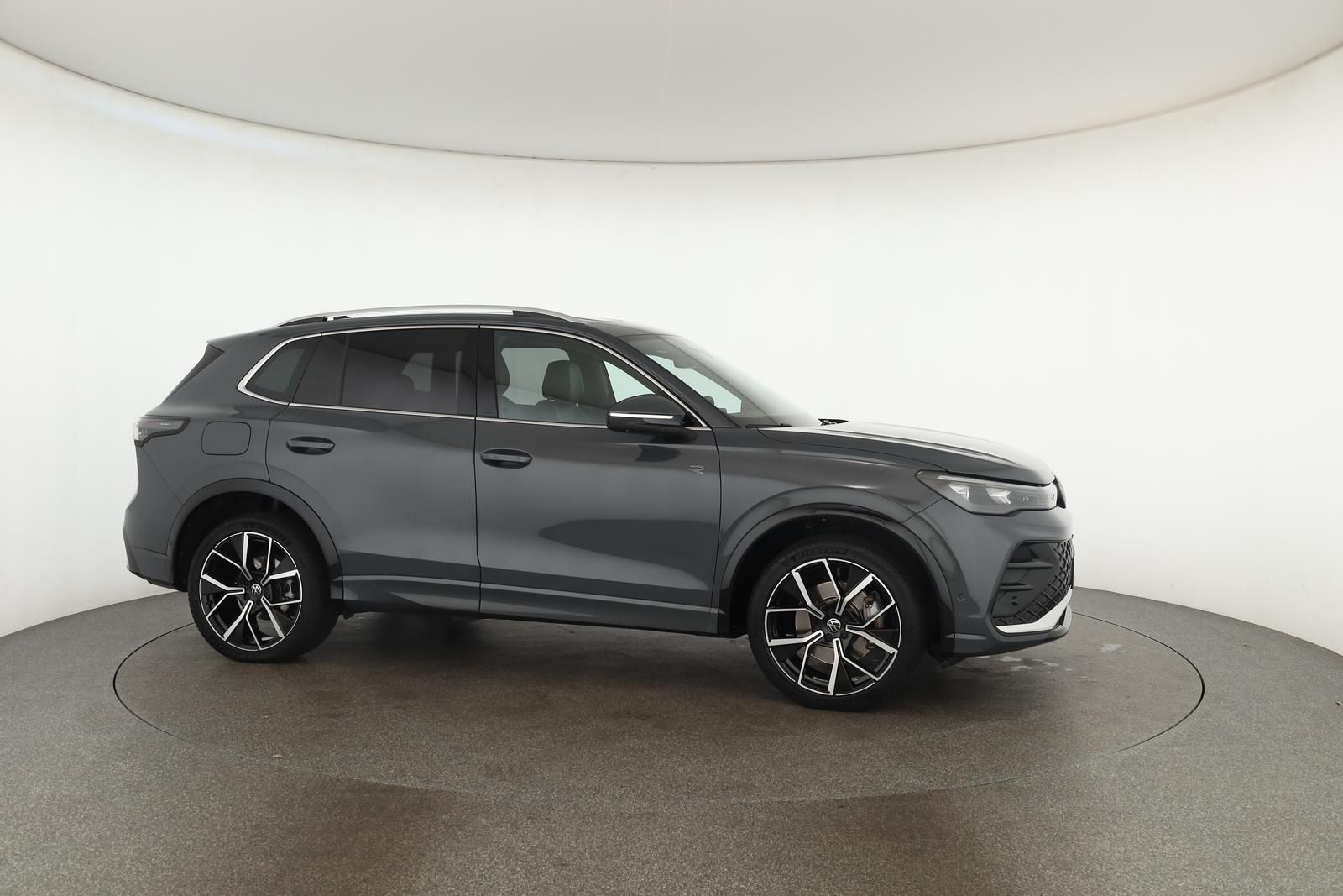 Volkswagen Tiguan 2.0 TDI 4M DSG R-Line Leder Pano Navi 360