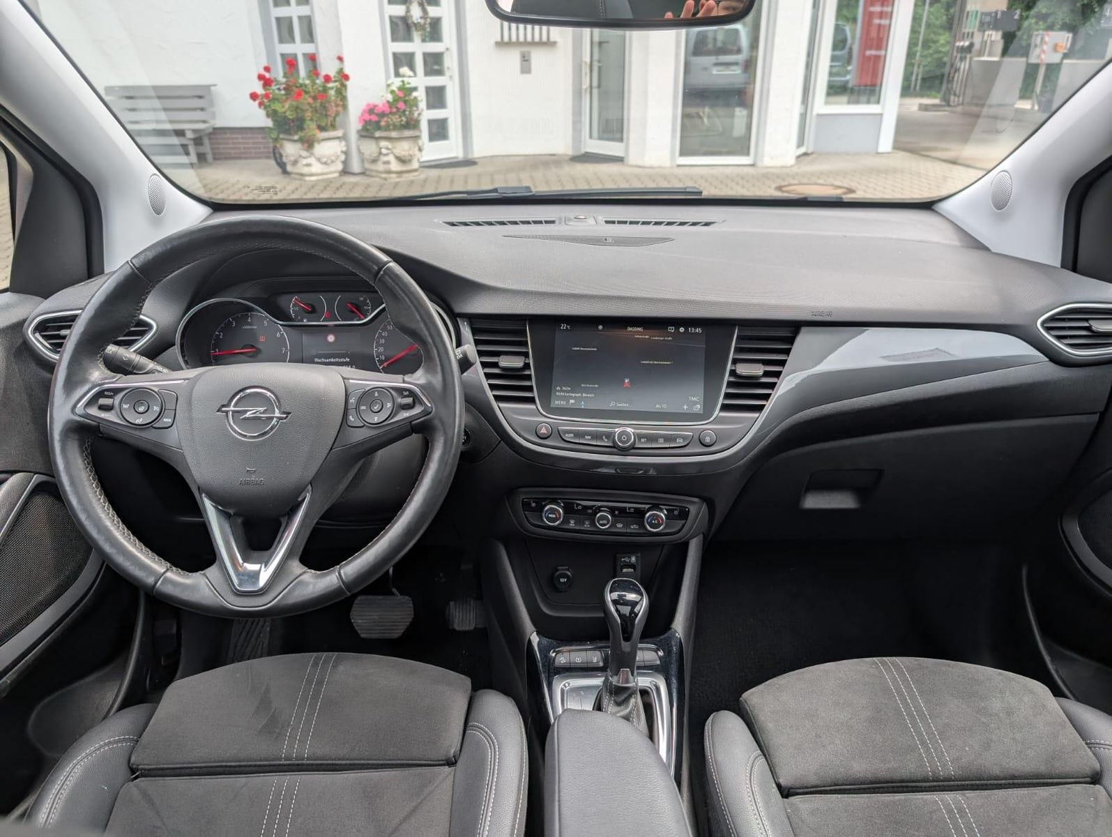 Opel Crossland 1.2 Elegance - Samsaru's Car Outlet