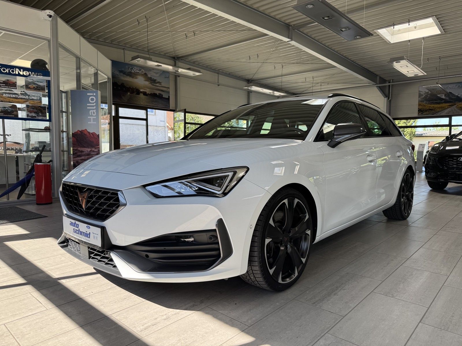Cupra Leon Sportstourer VZ 4Drive - Samsaru's Car Outlet