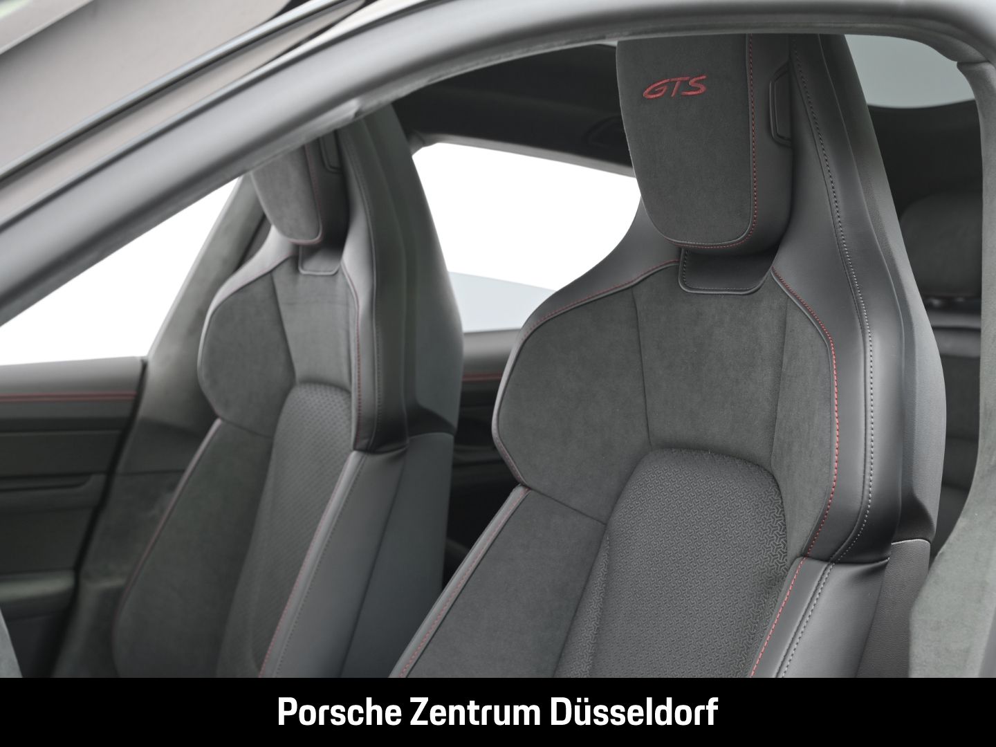Porsche Taycan GTS Active-Ride InnoDrive HUD Soft-Close