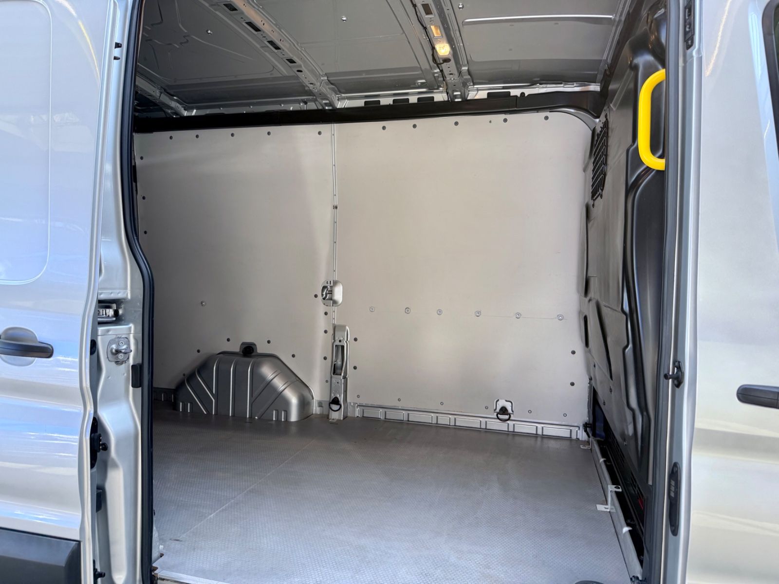 Ford Transit 2.0 D L2H2 AUTOMATIK AHK STANDHEIZG NAVI