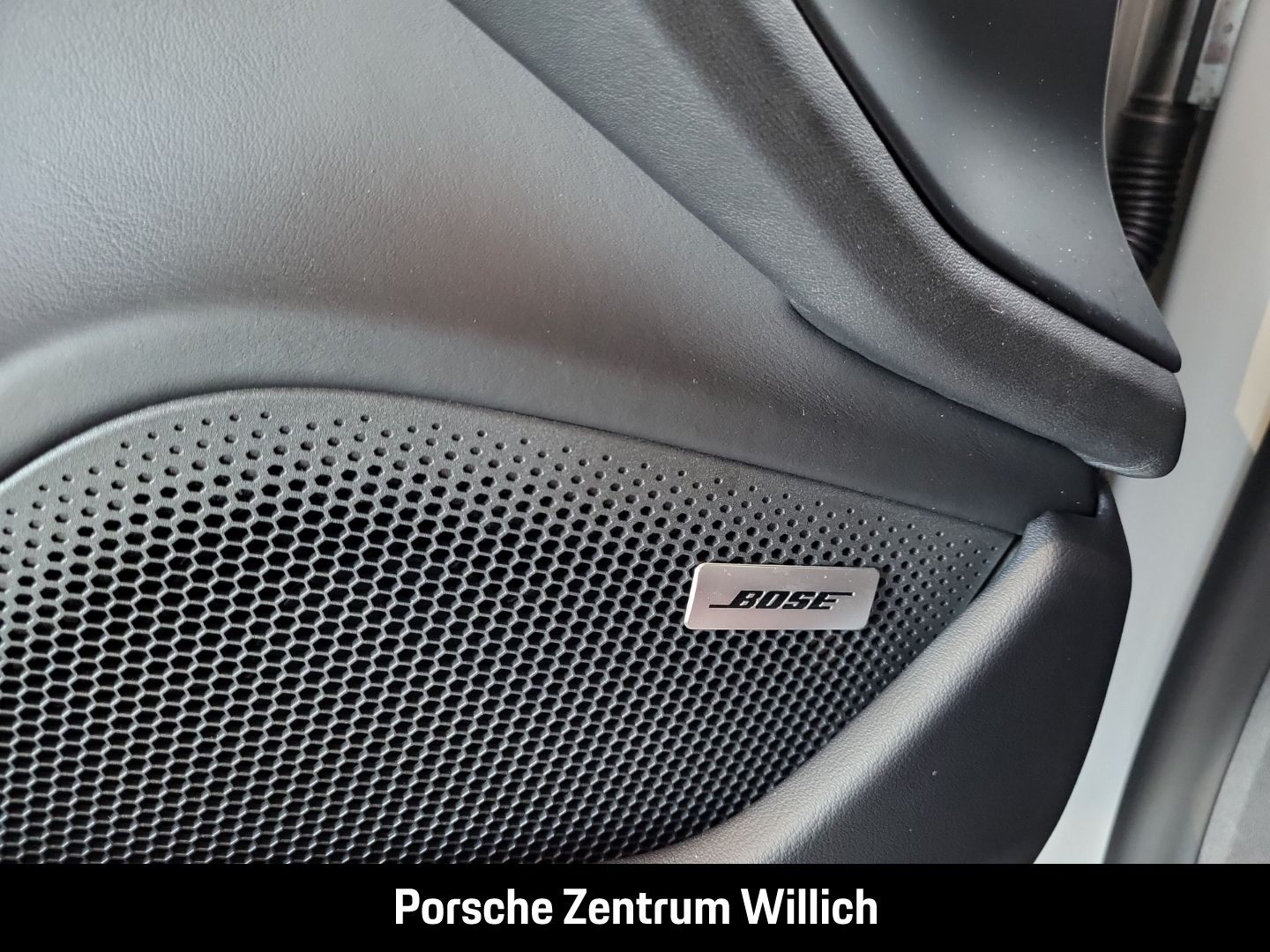Porsche Taycan 4 Cross Turismo InnoDrive Surround-View