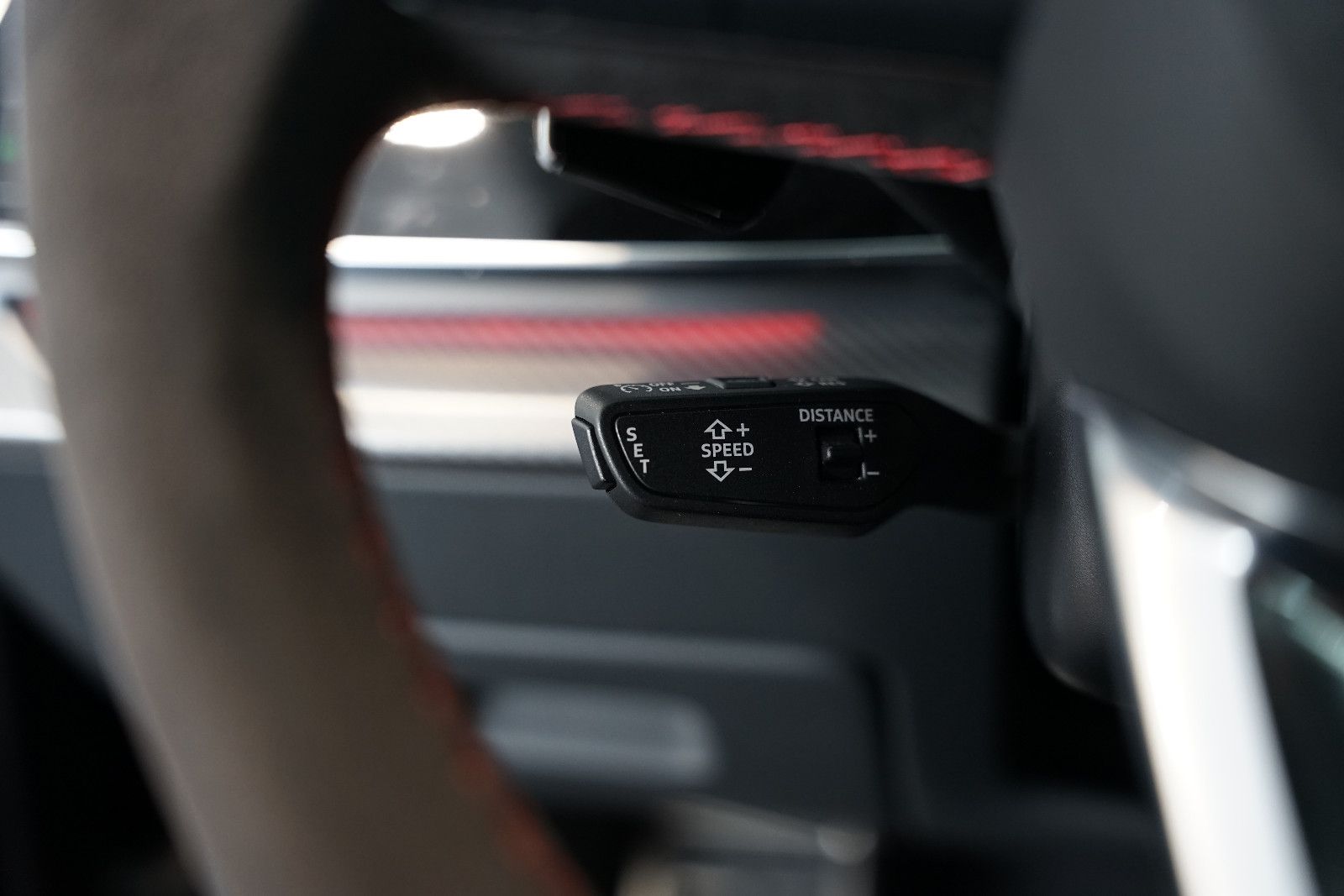 Audi RSQ8 | HuD | Keramik | Pano | 305 km/h | 23"