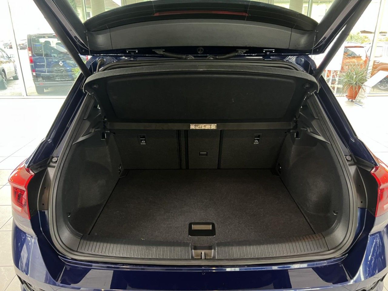 Volkswagen T-Roc Sport 4Motion 2.0 TSI DSG - Samsaru's Car Outlet