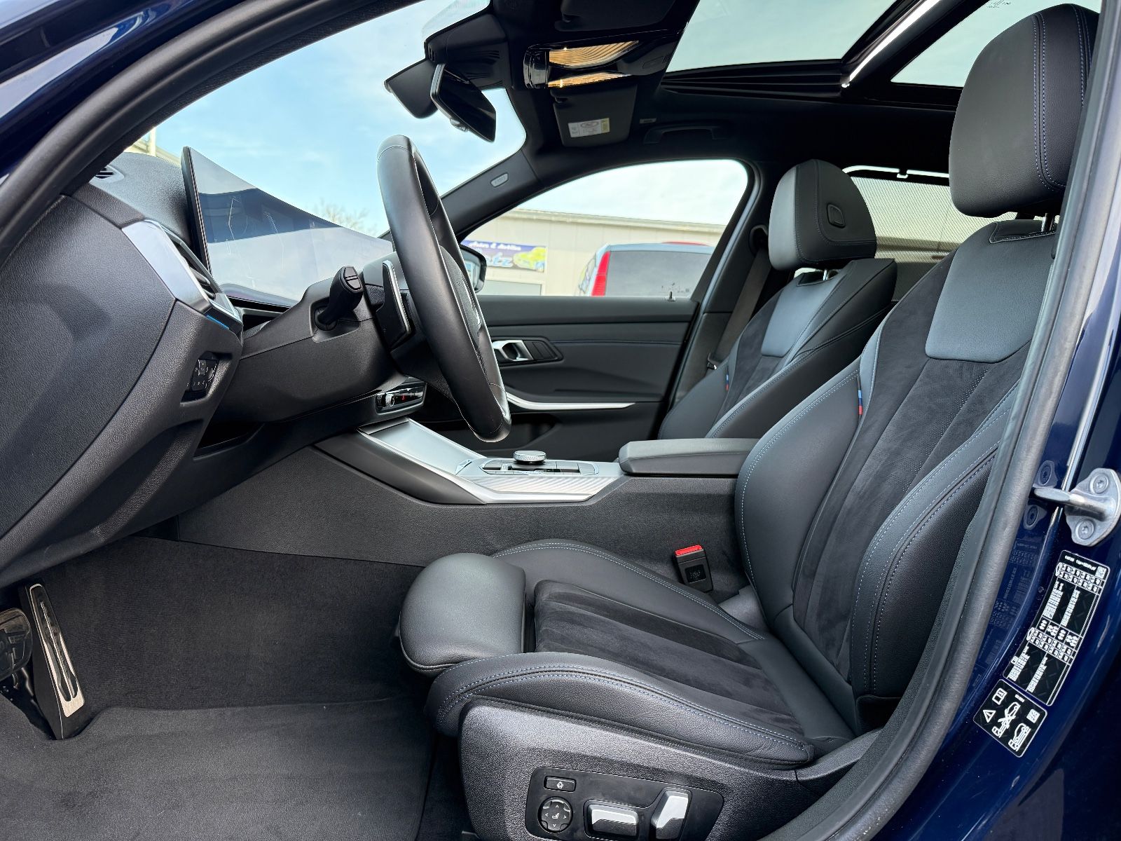 BMW 320 d xDrive M-SPORT - Samsaru's Car Outlet
