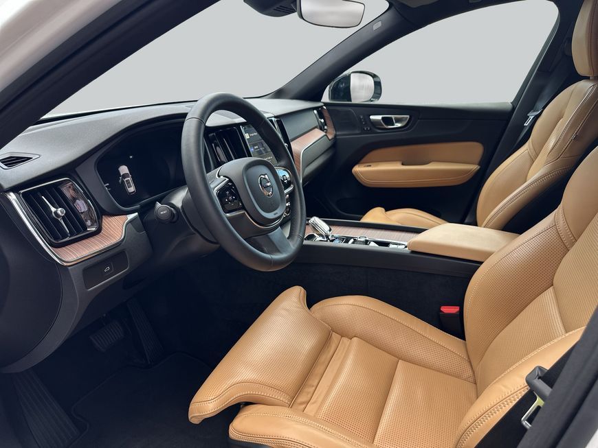 Volvo XC60 B5 B AWD Plus Dark