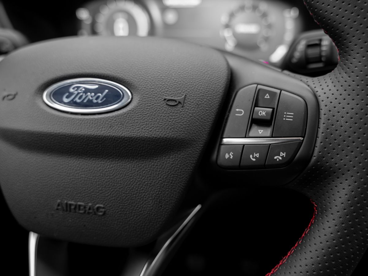 Ford Kuga ST-Line X 1.5 EB - Samsaru's Car Outlet