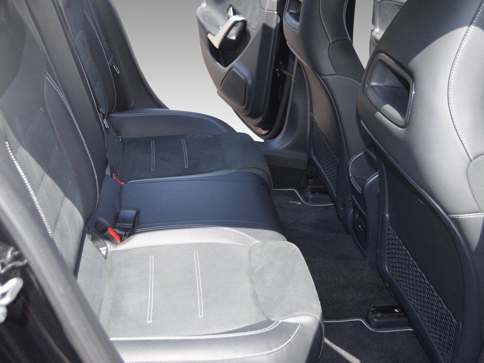 Mercedes-Benz A-Klass AMG LINE - Samsaru's Car Outlet