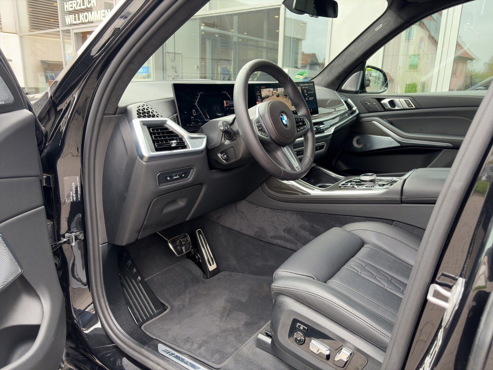 BMW X7 xDrive40d | M Sport Pro| Integral| Sky Lounge