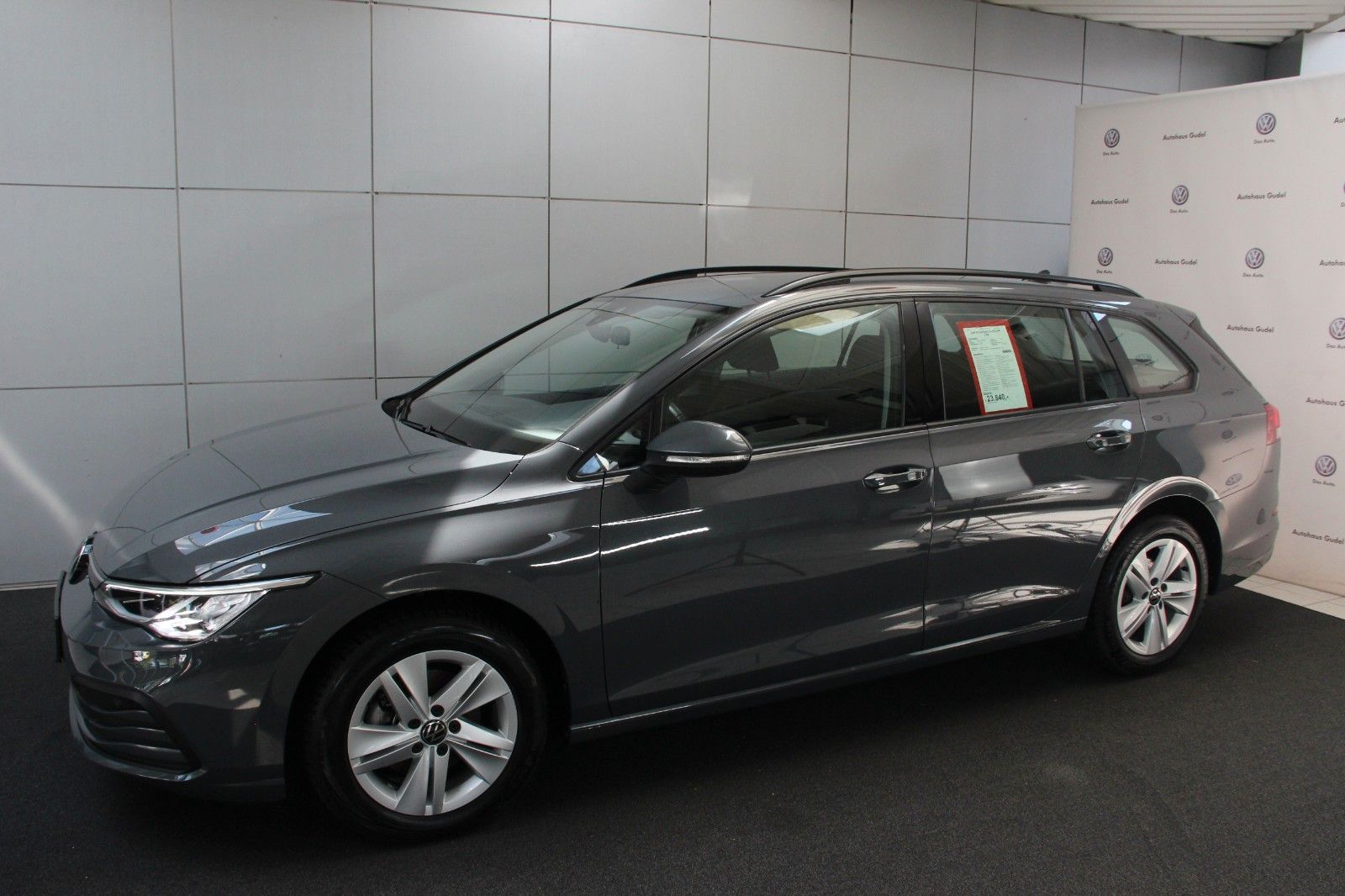 Volkswagen Golf 8 1.5 TSI Life - Samsaru's Car Outlet