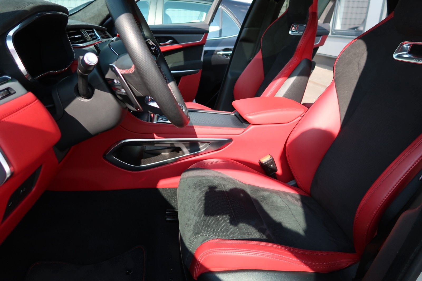 Jaguar F-Pace F-PACE SVR AWD # 26 tkm # Schiebedach...