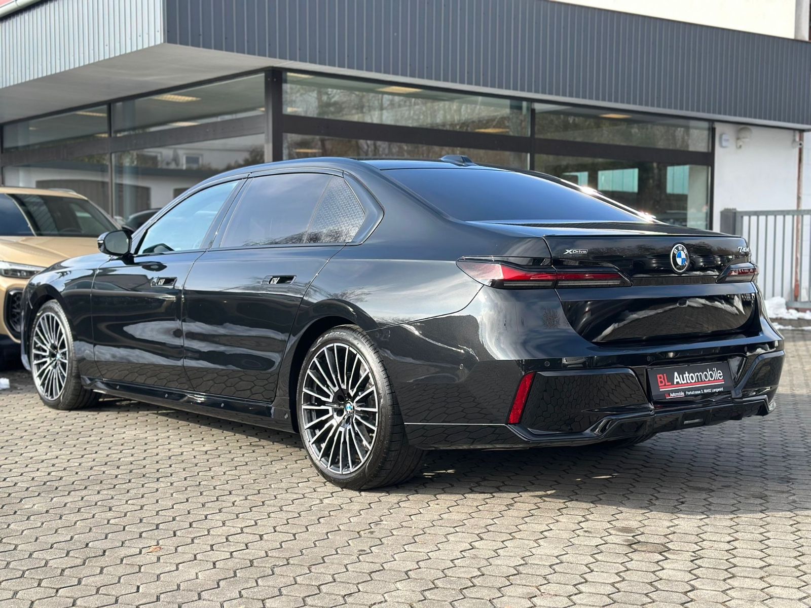 BMW 740d M INDIVIDUAL.AUTOTÜR.FOND ENT.SKY.MASSAGE