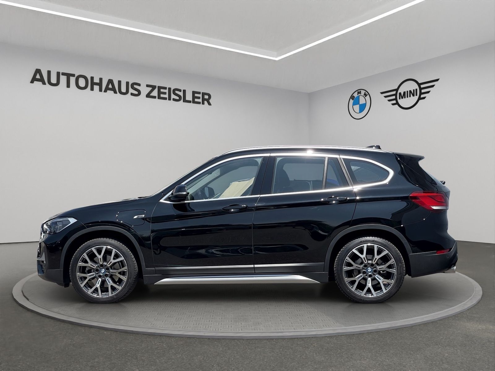 BMW X1 xDrive25e xLine - Samsaru's Car Outlet