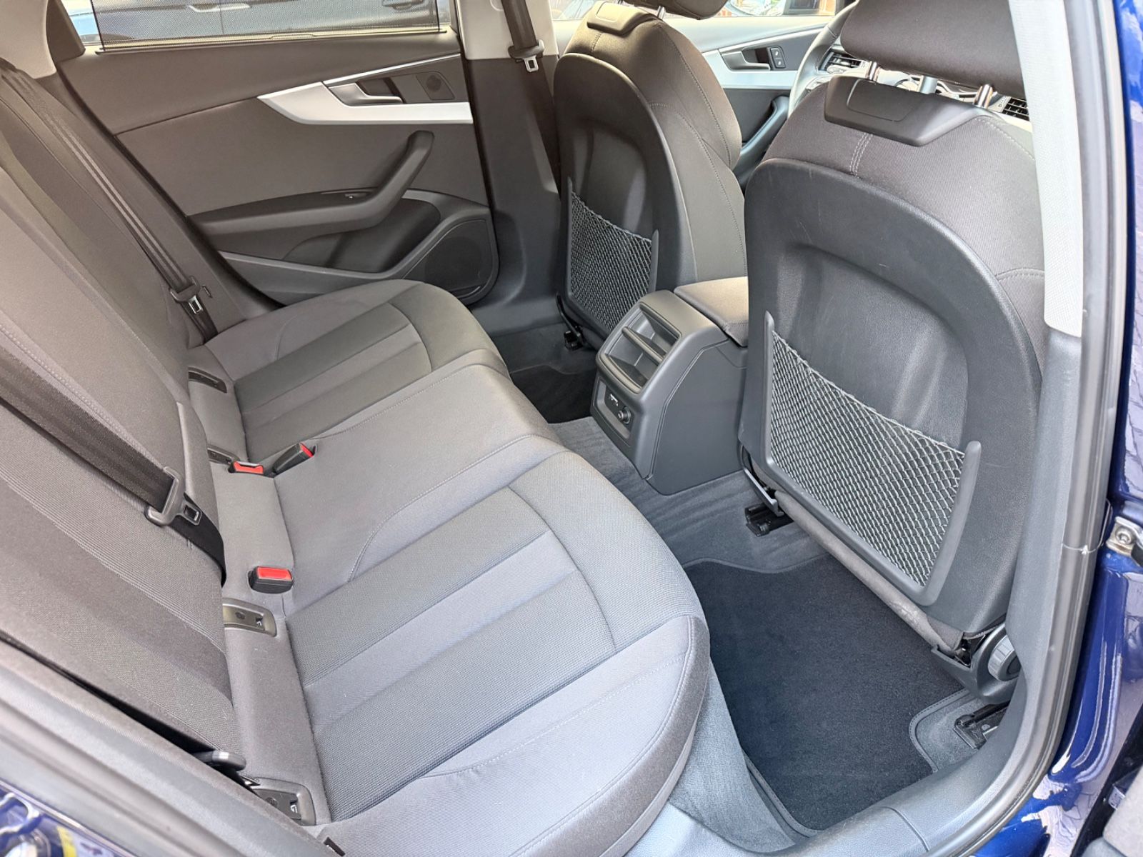 Audi A4 Avant 40 TDI quattro*AHK/HEAD-UP/KAMERA/SHZ*