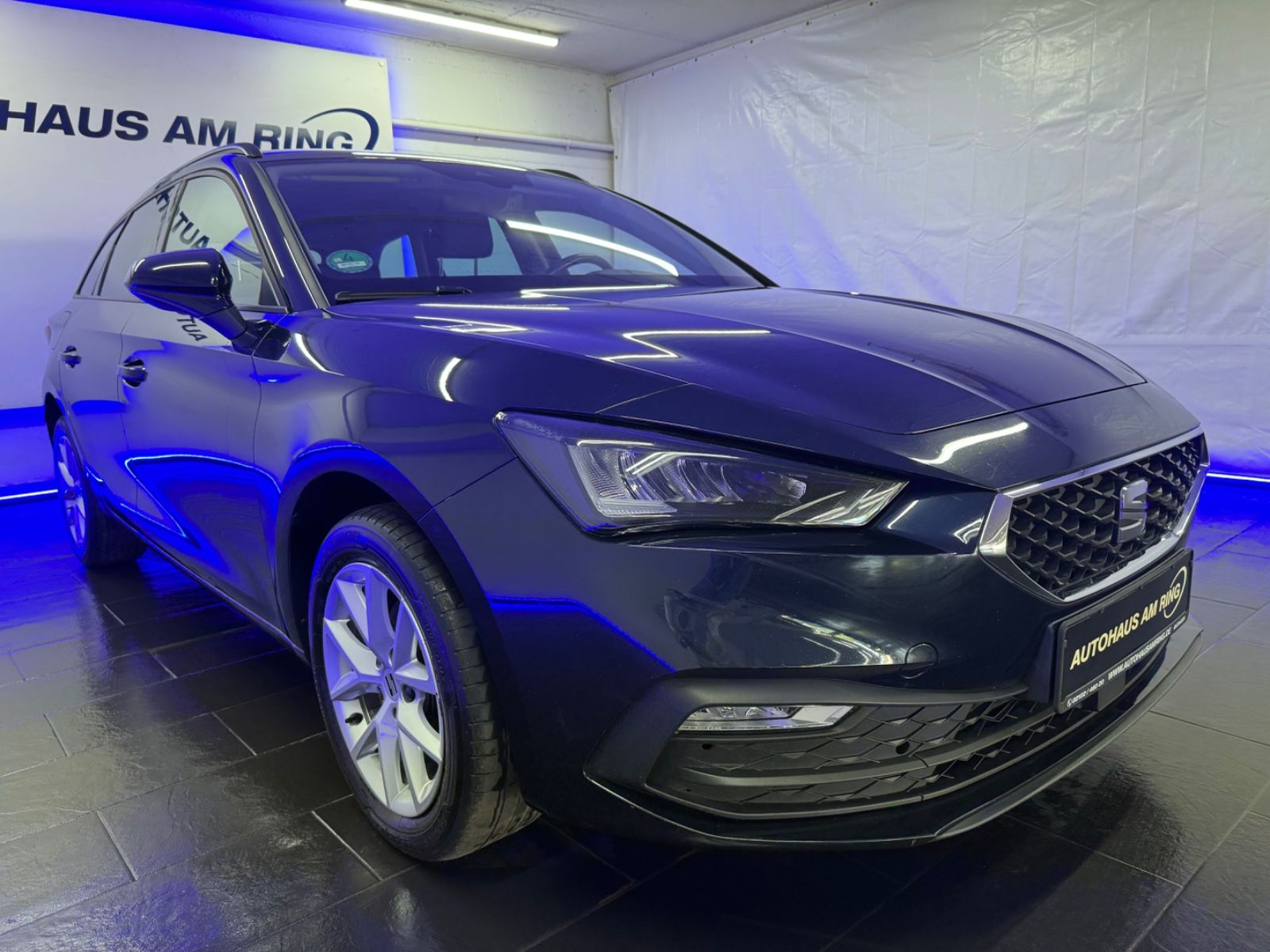 Seat Leon Sportstourer Style Aut - Samsaru's Car Outlet