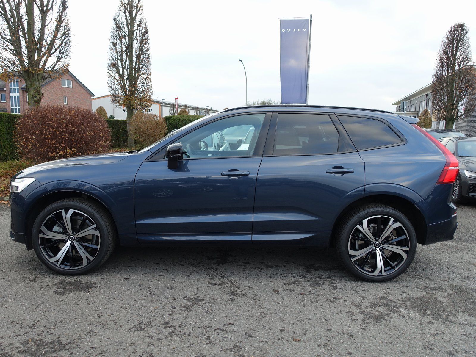 Volvo XC60 Plus B5 AWD Mild-Hybrid/Dark/FourC/AHK/H&K