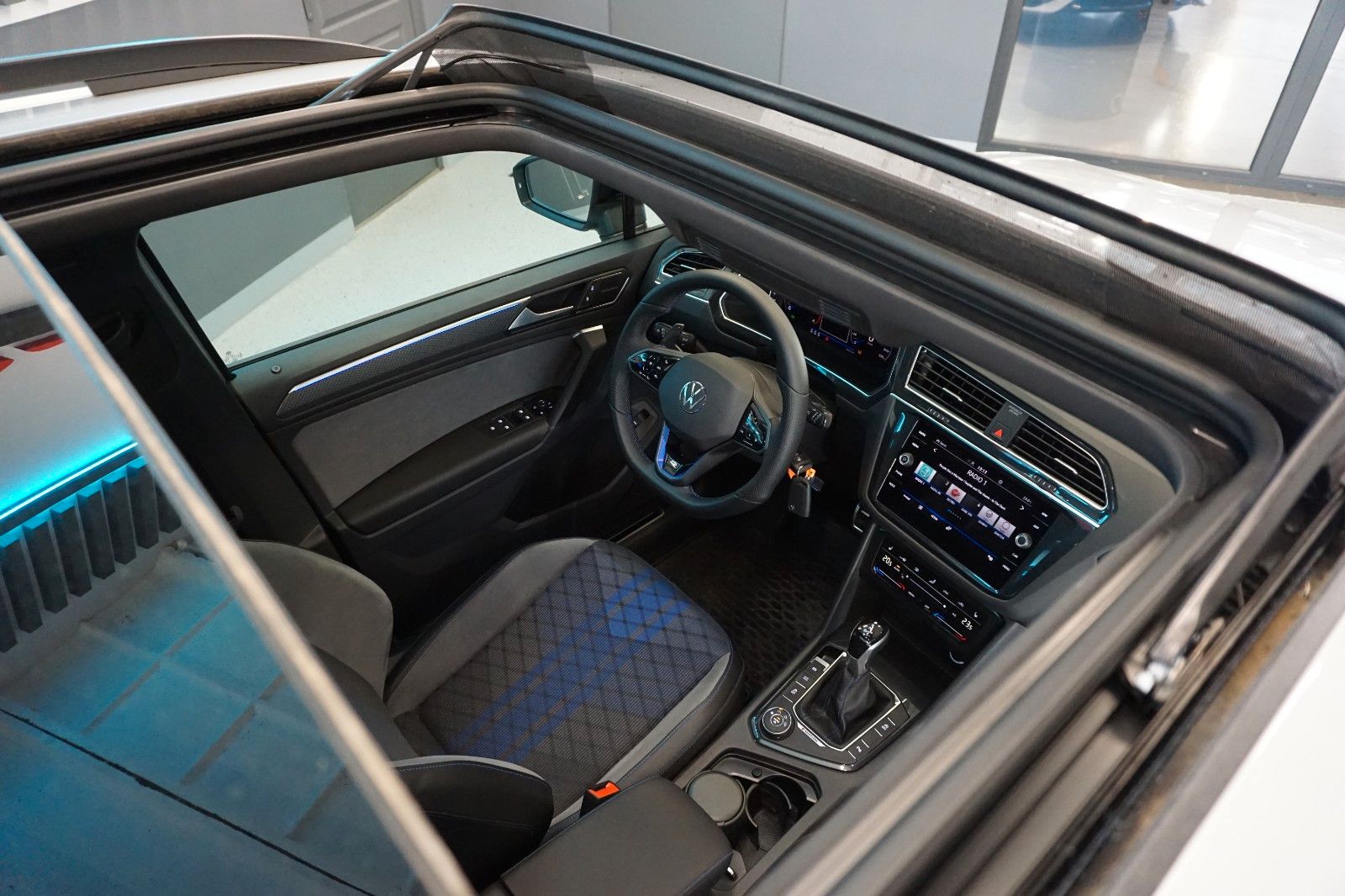 Volkswagen Tiguan R 4Motion - Samsaru's Car Outlet