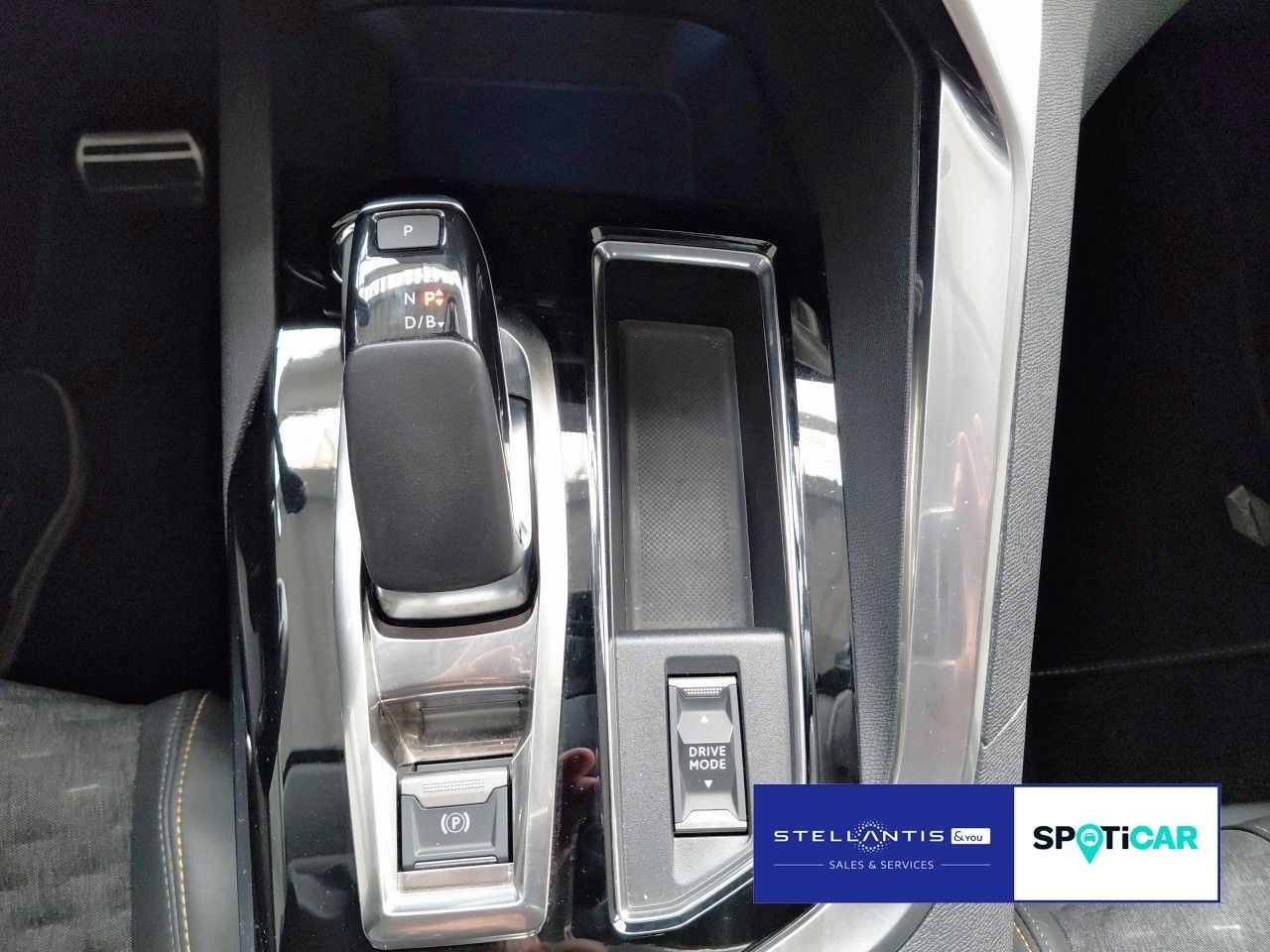 Peugeot 3008 Hybrid 225 ROADTRIP*Standhzg.*LMF*Navi*RFK