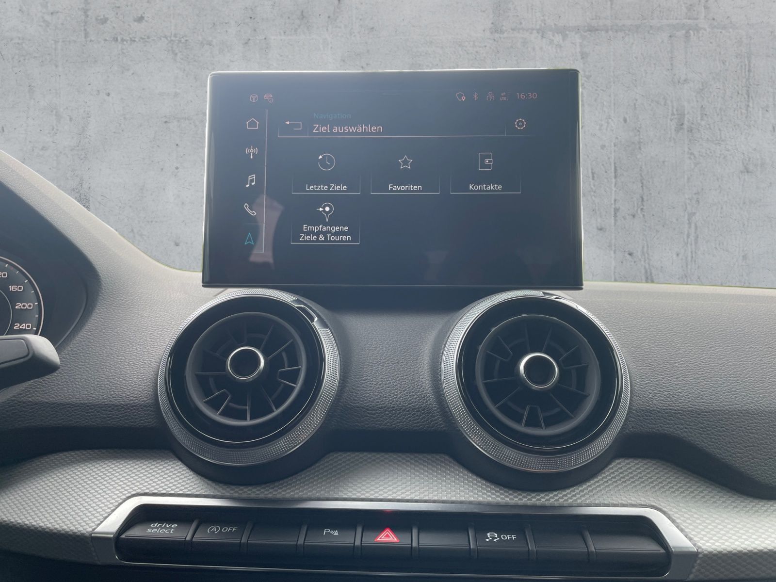 Audi Q2 40 TFSI QU S-TR S-LINE LED+NAVI+RFK+ACC+AHK