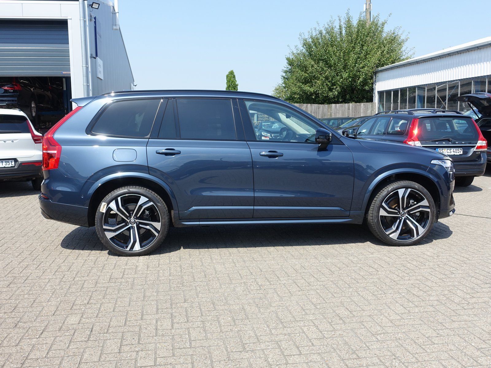 Volvo XC90 Ultra Dark T8 AWD Plug-in Hybrid - Samsaru's Car Outlet