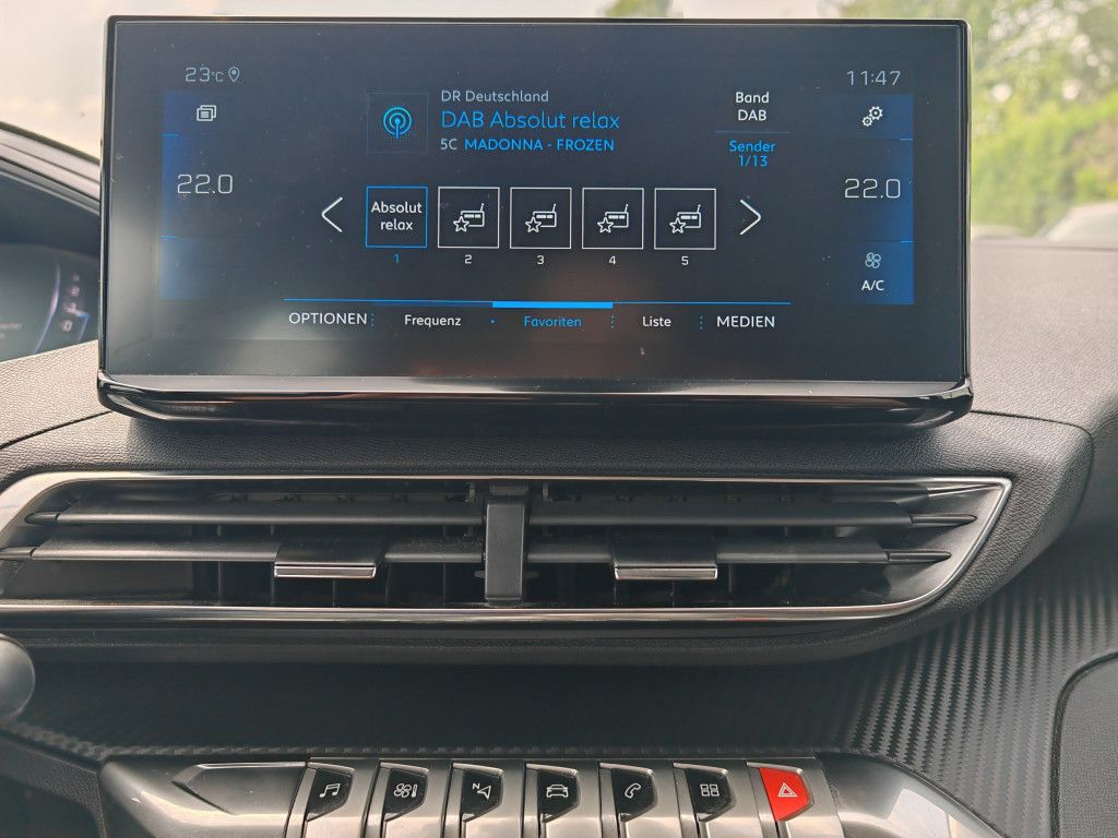 Peugeot 3008 PureTech 130 EAT8 - Samsaru's Car Outlet