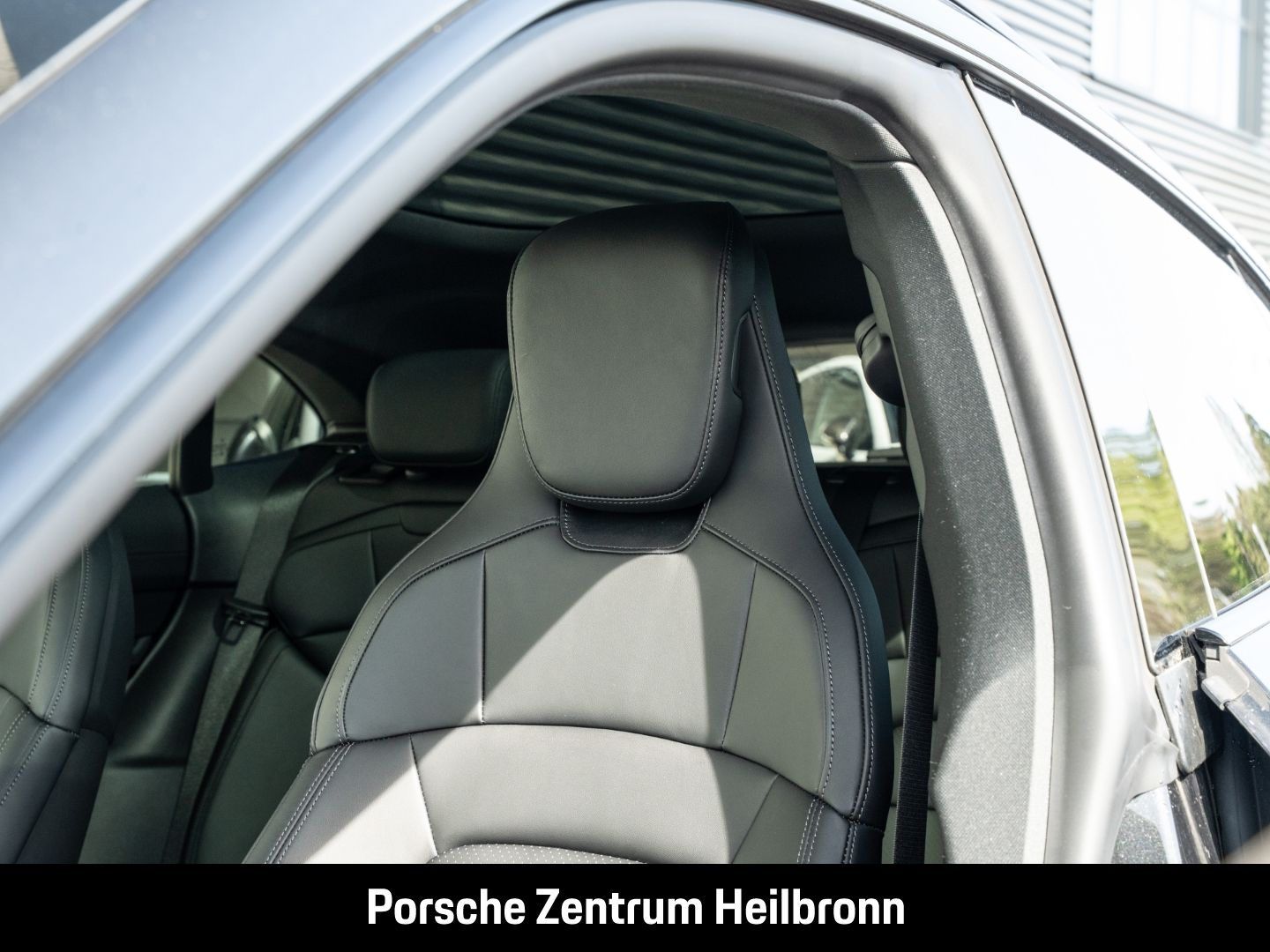 Porsche Taycan 4S Cross Turismo Panorama Surround-View