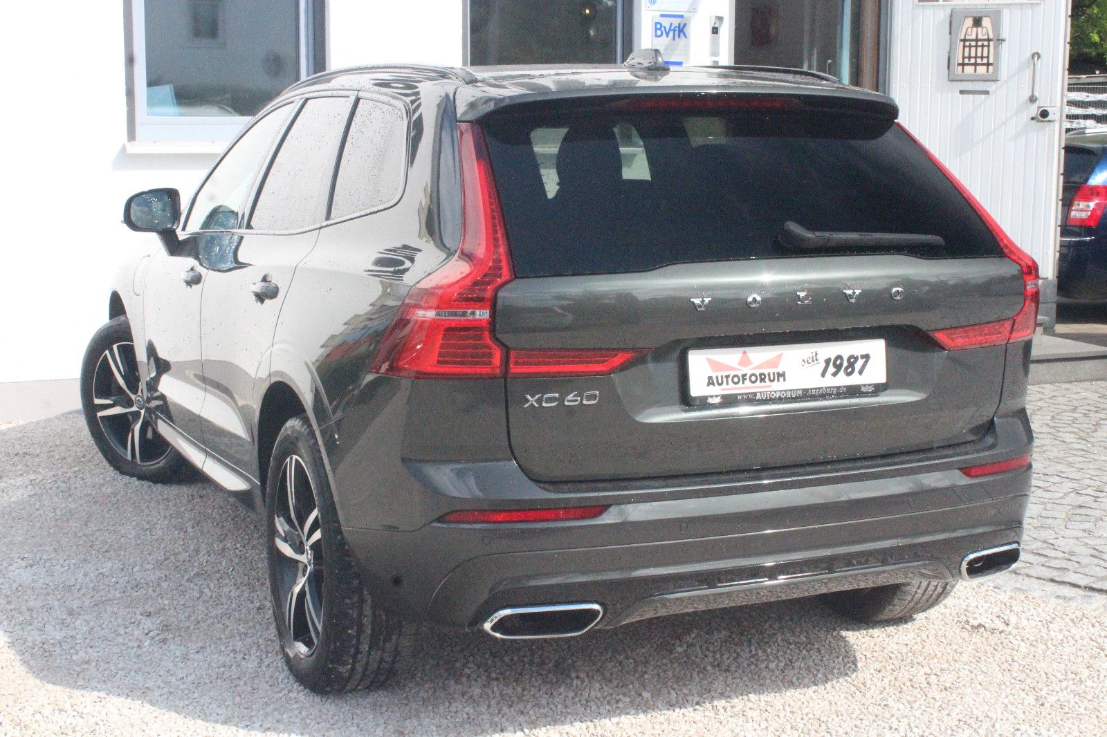Volvo XC60 T8 R Design AWD - Samsaru's Car Outlet