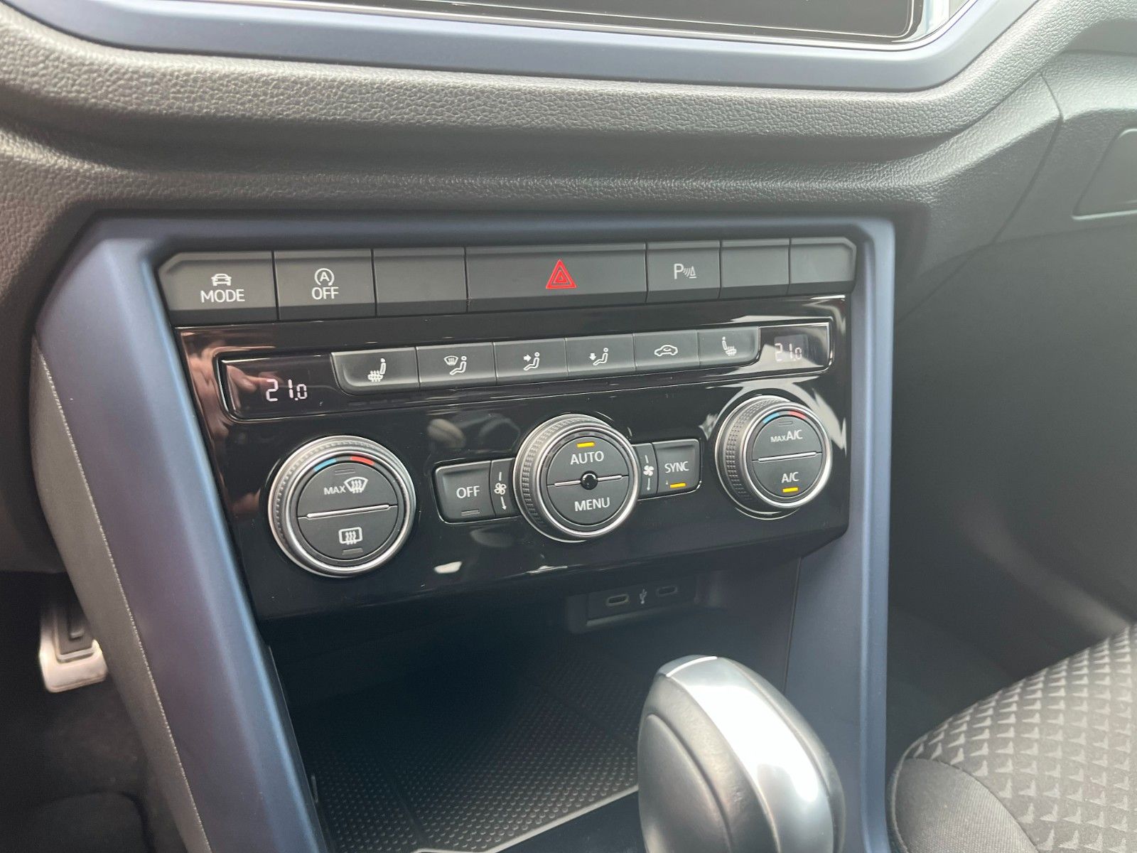 Volkswagen T-Roc 1.5 TSI DSG UNITED - Samsaru's Car Outlet