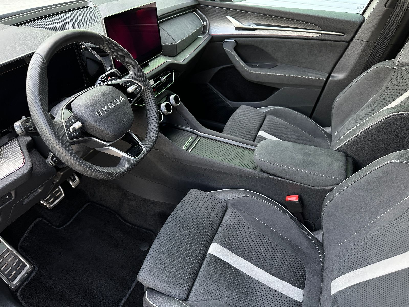 Skoda Sportline 193PS 4x4 STHZ DCC+ 360° KAMERA AHK
