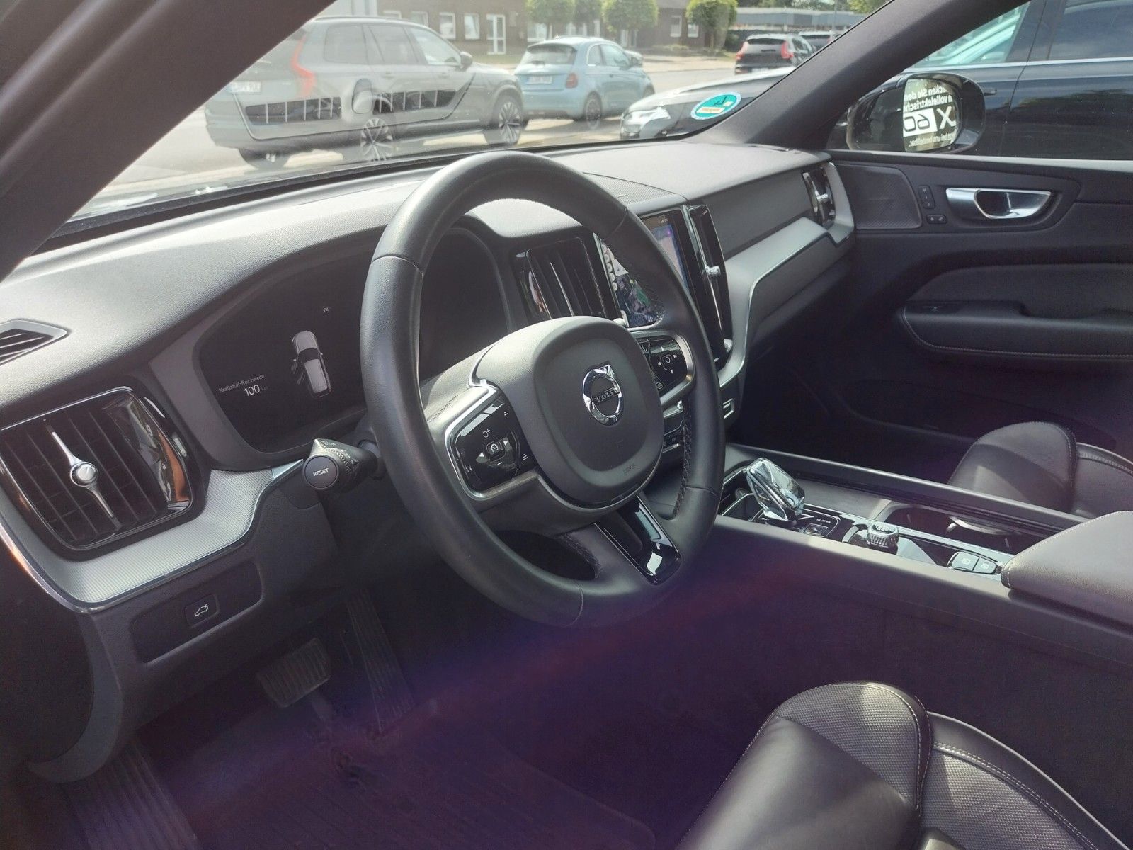 Volvo XC60 B4 Plus Dark AWD