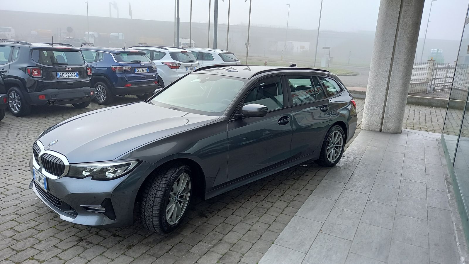 BMW 320 320d xDrive Touring Business Advanta - Samsaru's Car Outlet