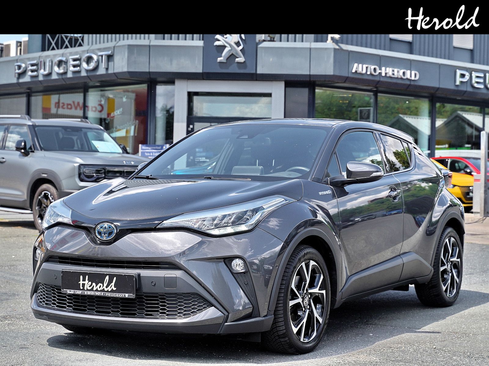 Toyota C-HR Hybrid Team D - Samsaru's Car Outlet