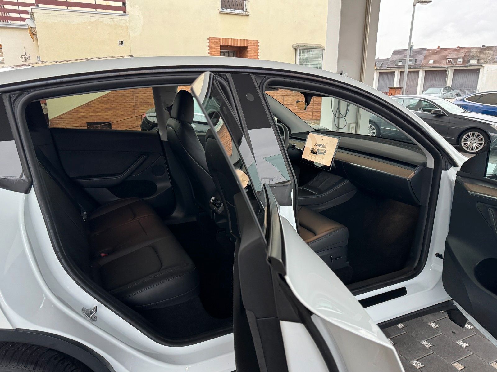 Tesla Model Y Premium Lang Range Allrad/581km 93% /AHK