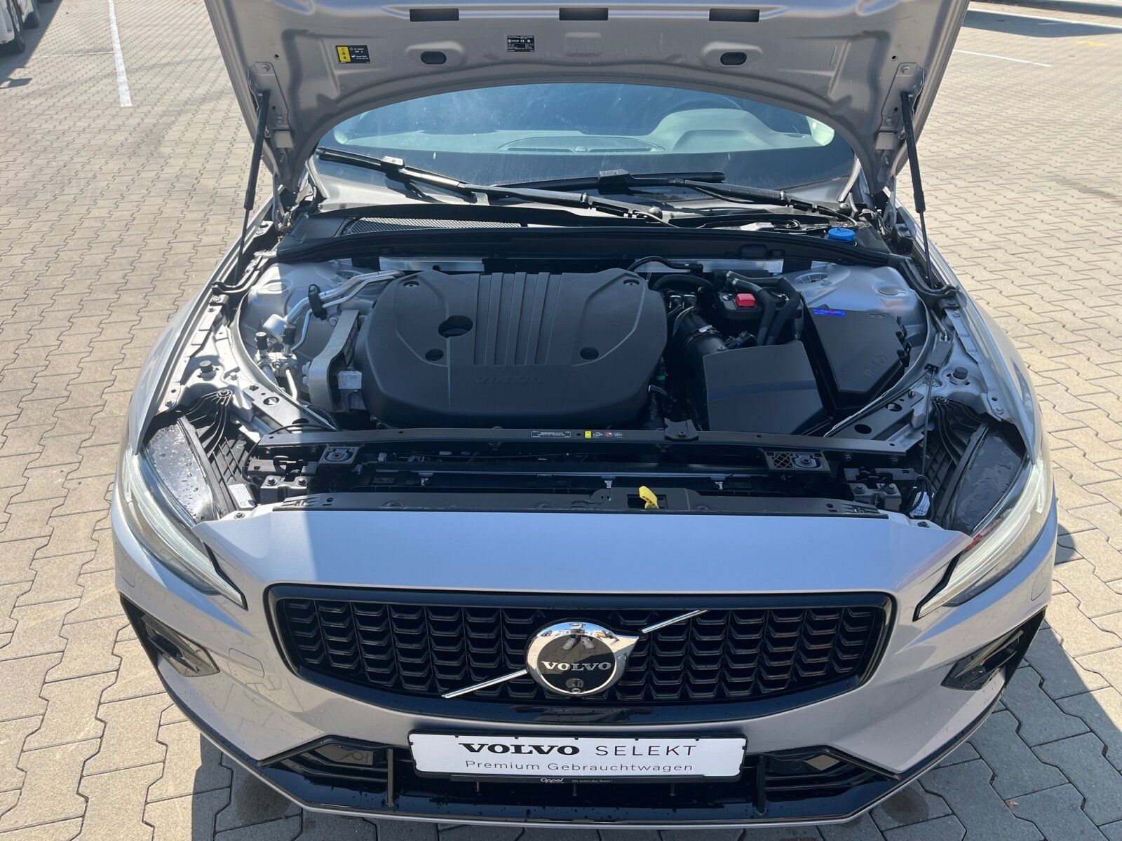 Volvo S60 B4 Plus Dark AHK+STH+SITZH+RFK+NAVI+TEMPOMAT
